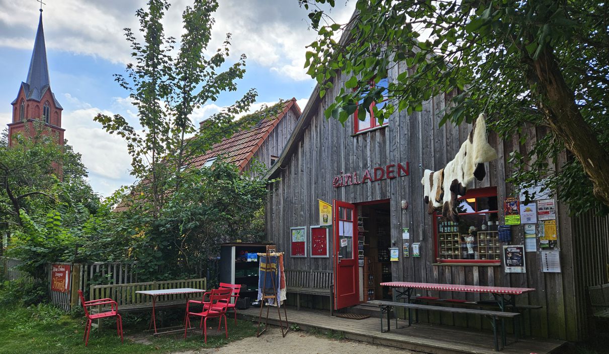 Kaffeepause im Dorfladen