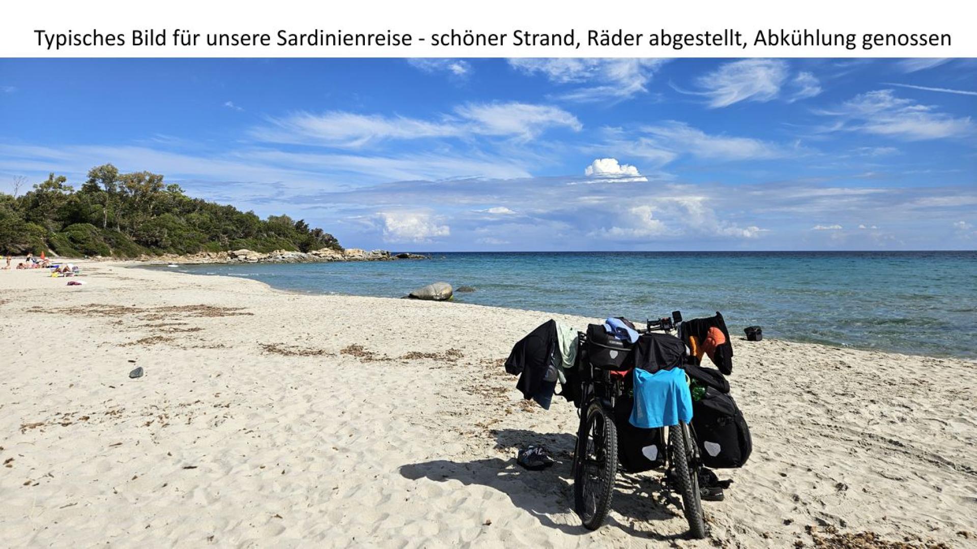 Räder am Strand vor Tortoli